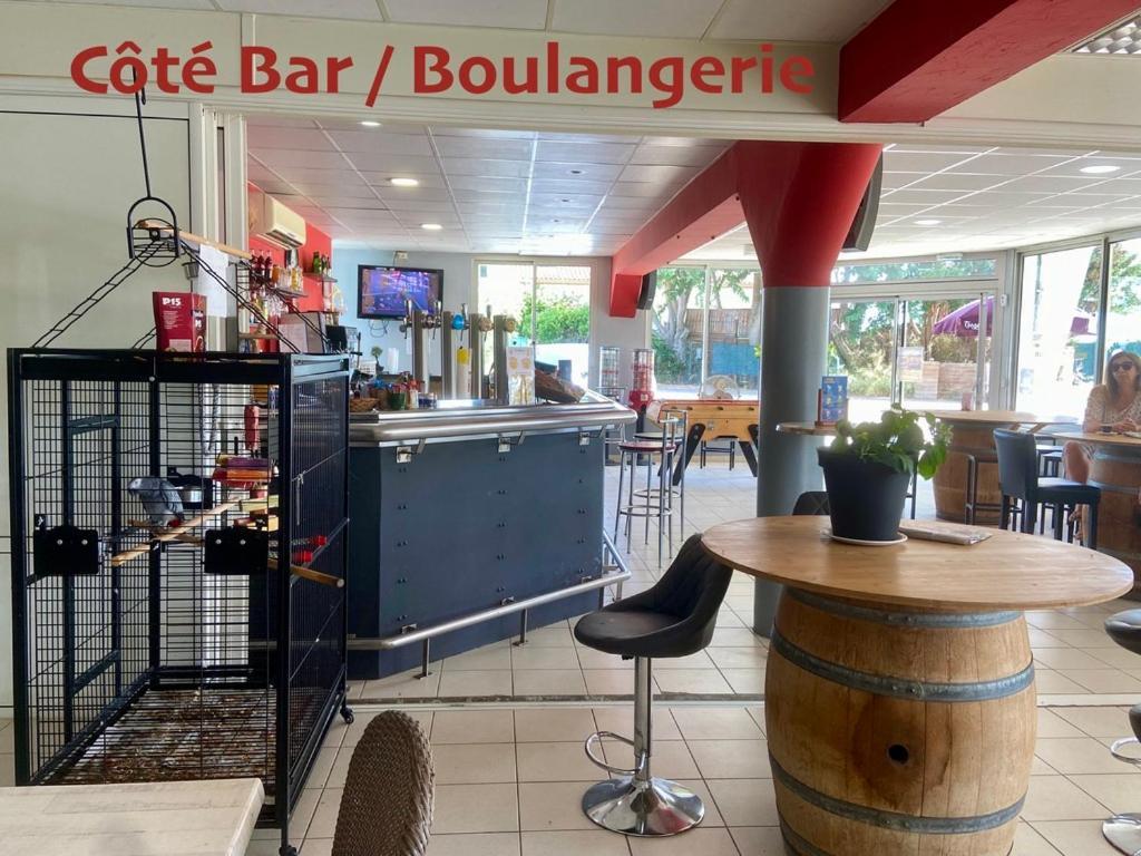 Hotel Restaurant La Ceinture Vauvert Buitenkant foto
